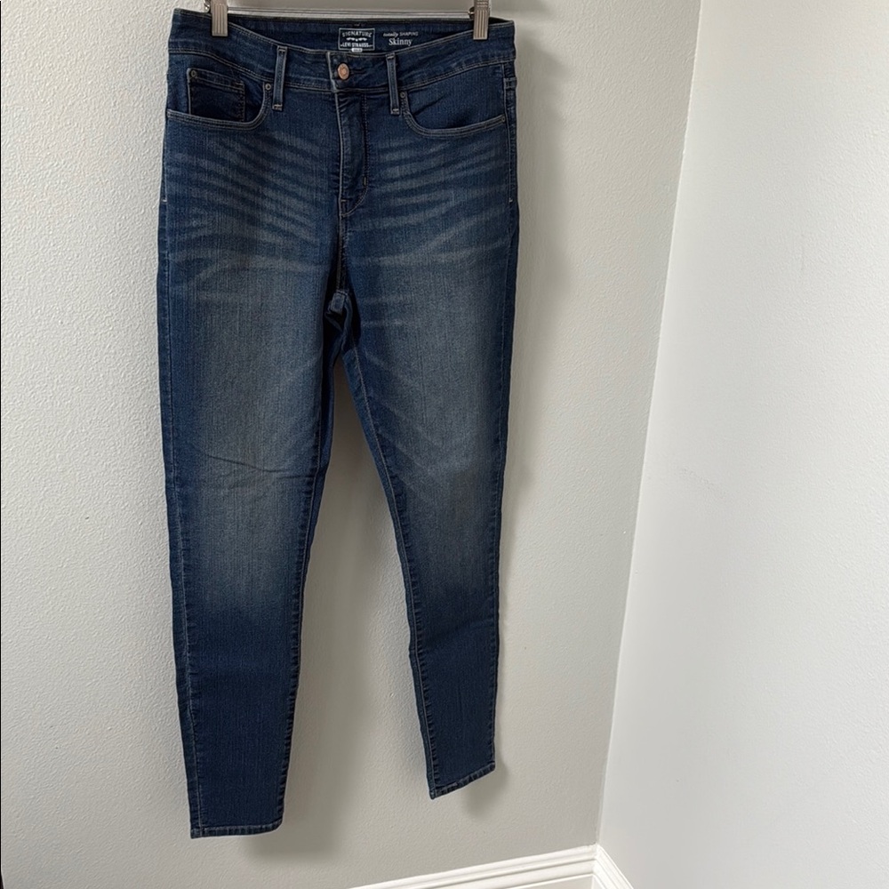 EUC Dark Blue Levi’s Signature “Totally Shaping Skinny” Skinny Jeans -12